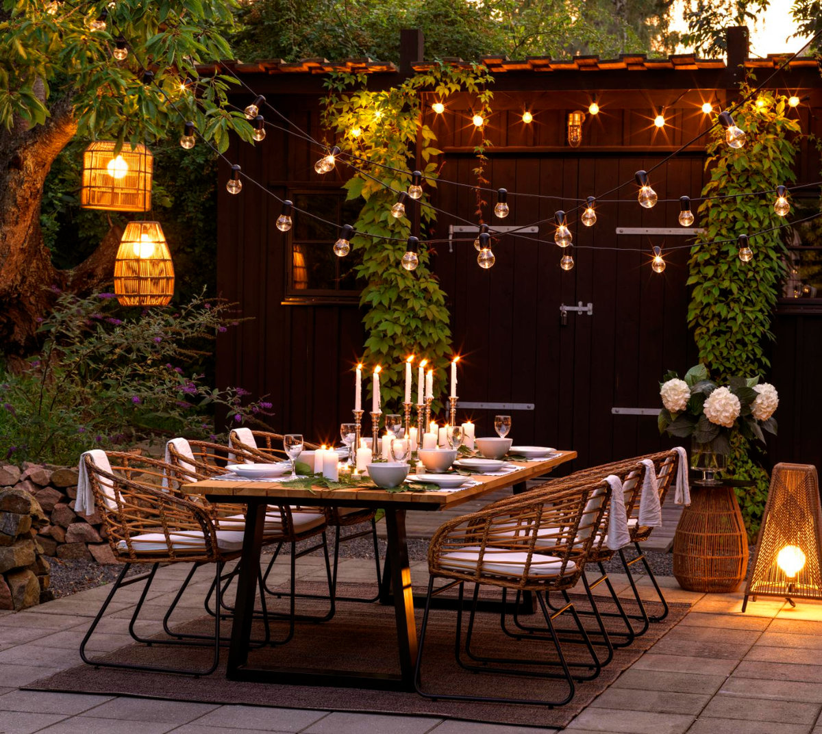 Convenient, Comfortable Alfresco Dining - FineGardening